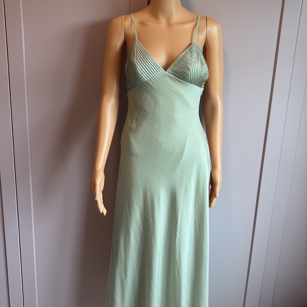 SOLD OUT !! Silence + Noise Yara Maxi Slip
Dress UO